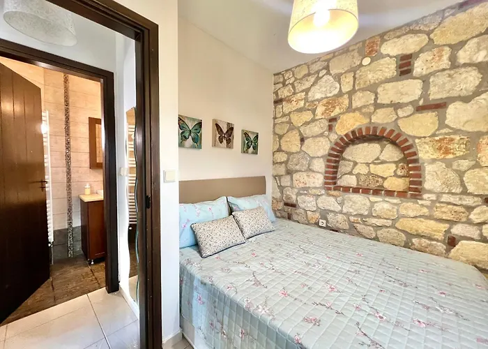 Boutique Stone Psakoudia